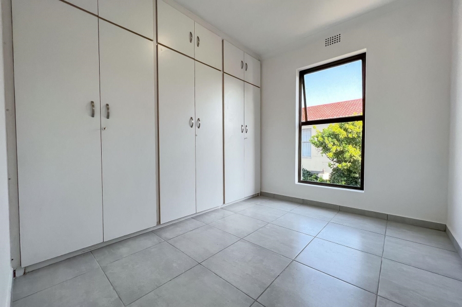 2 Bedroom Property for Sale in Bloubergrant Western Cape